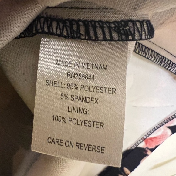 Beautiful Glamour Dress - Picture 2 of 8